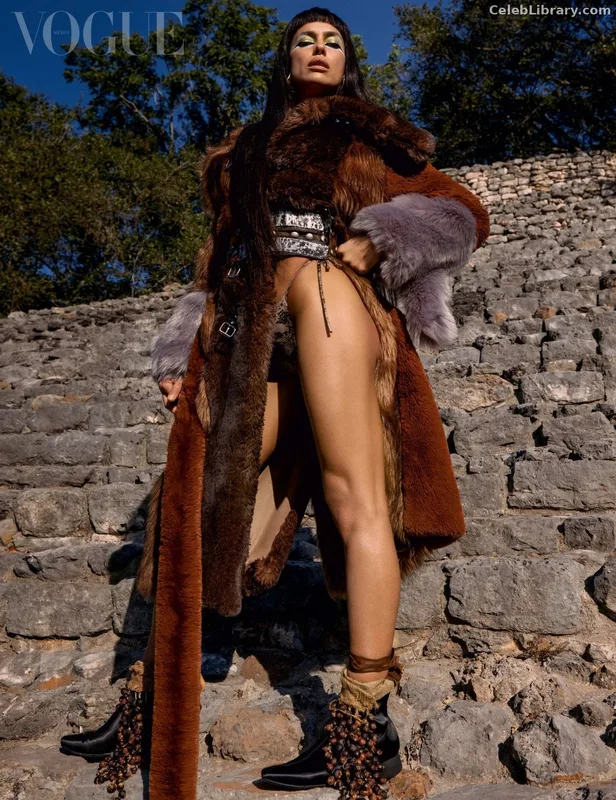 Irina Shayk photo 4 of 1219