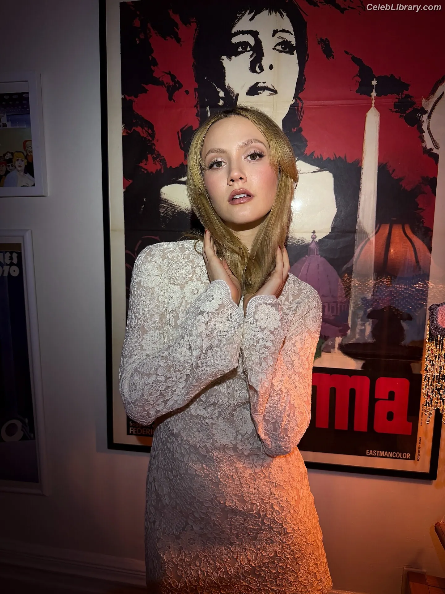 Iris Apatow photo 5 of 207