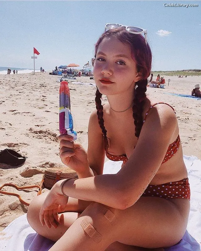 Iris Apatow photo 6 of 207
