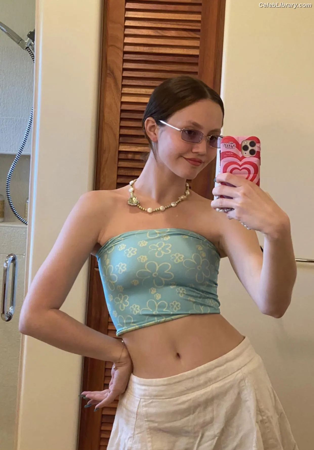 Iris Apatow photo 17 of 207