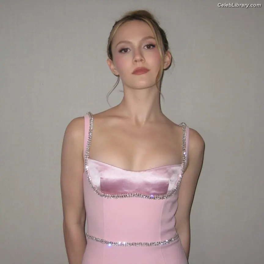 Iris Apatow photo 17 of 207