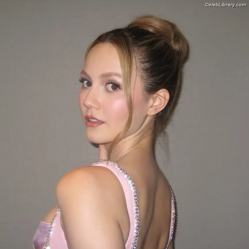 Iris Apatow photo 21 of 207