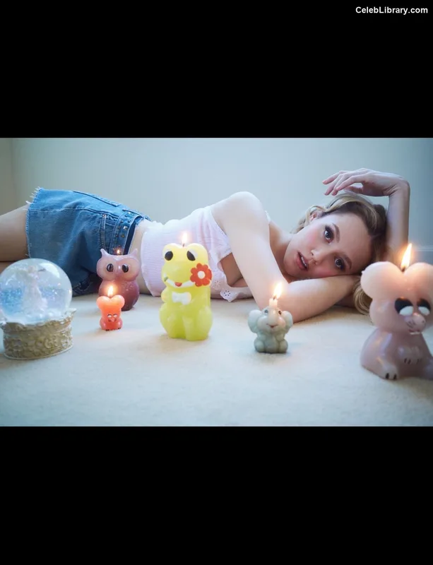 Iris Apatow photo 11 of 208