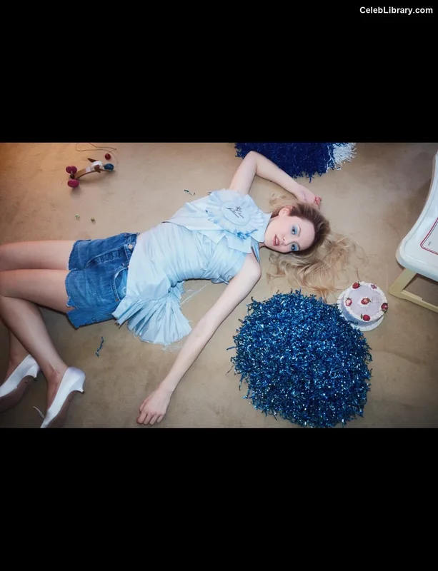Iris Apatow photo 13 of 208