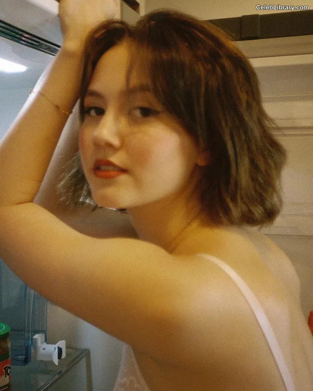 Iris Apatow photo 11 of 208