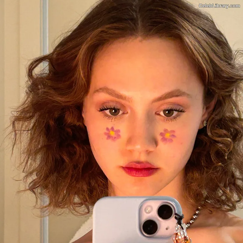 Iris Apatow photo 17 of 208
