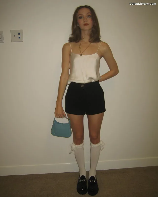 Iris Apatow photo 2 of 208