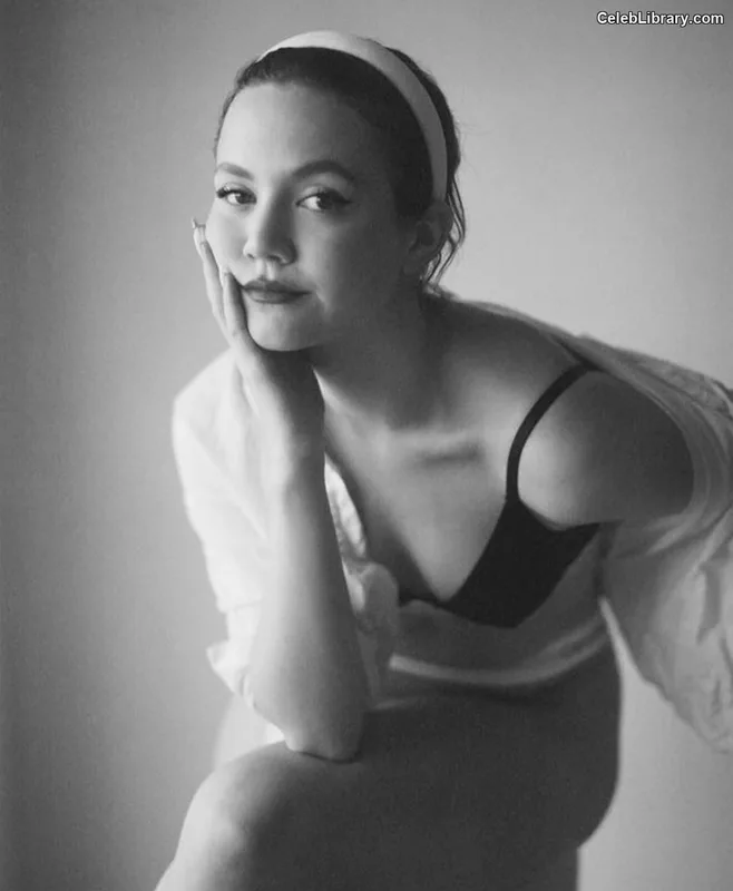 Iris Apatow photo 5 of 208