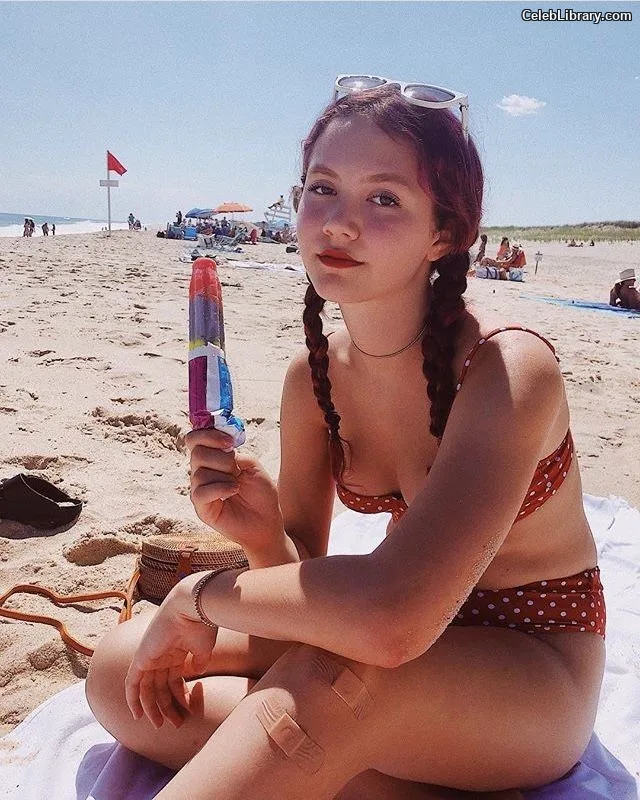 Iris Apatow photo 6 of 208