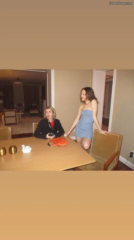 Iris Apatow photo 9 of 208