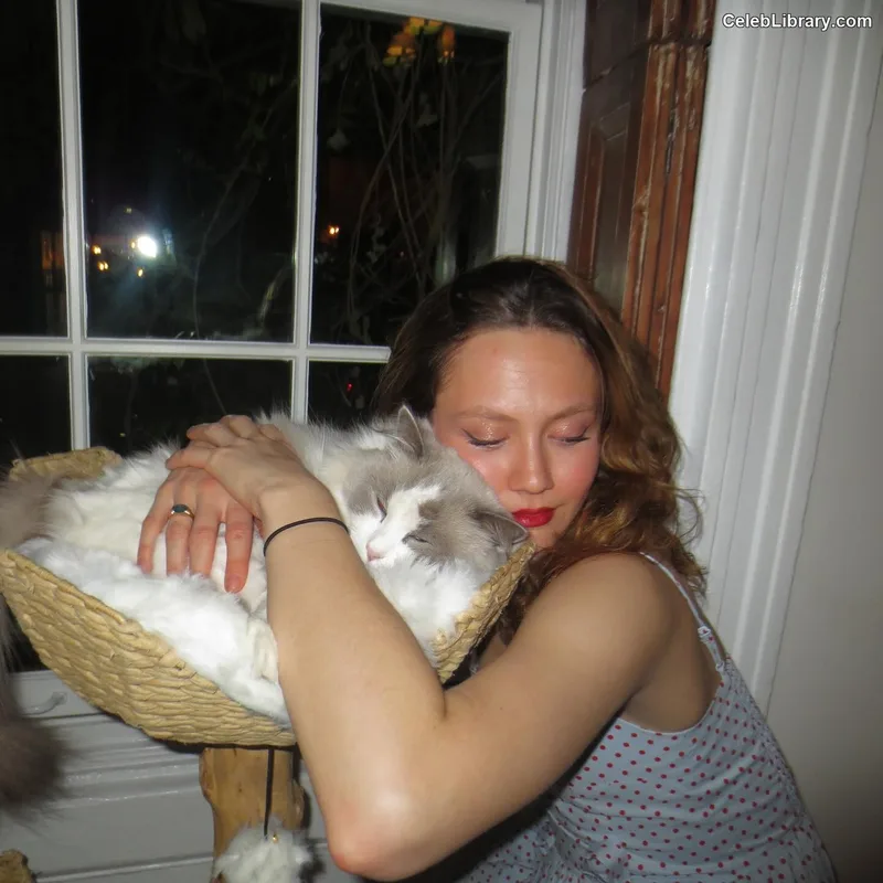 Iris Apatow photo 18 of 208