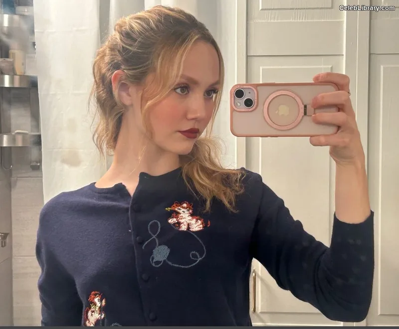 Iris Apatow photo 23 of 208