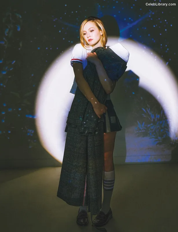 Iris Apatow photo 2 of 208