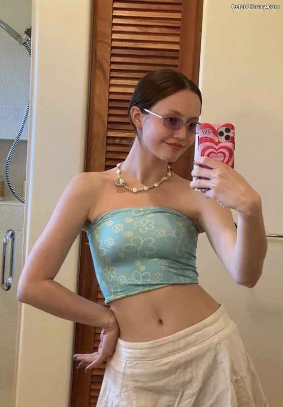 Iris Apatow photo 17 of 208