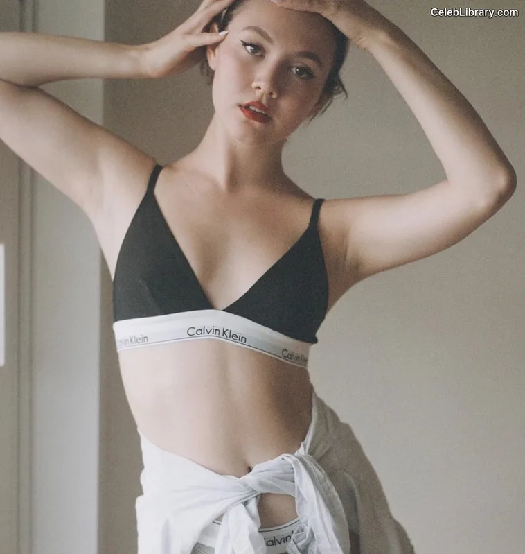 Iris Apatow photo 21 of 208