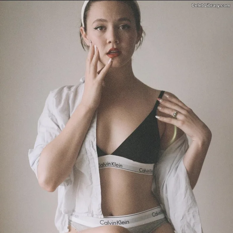 Iris Apatow photo 3 of 208