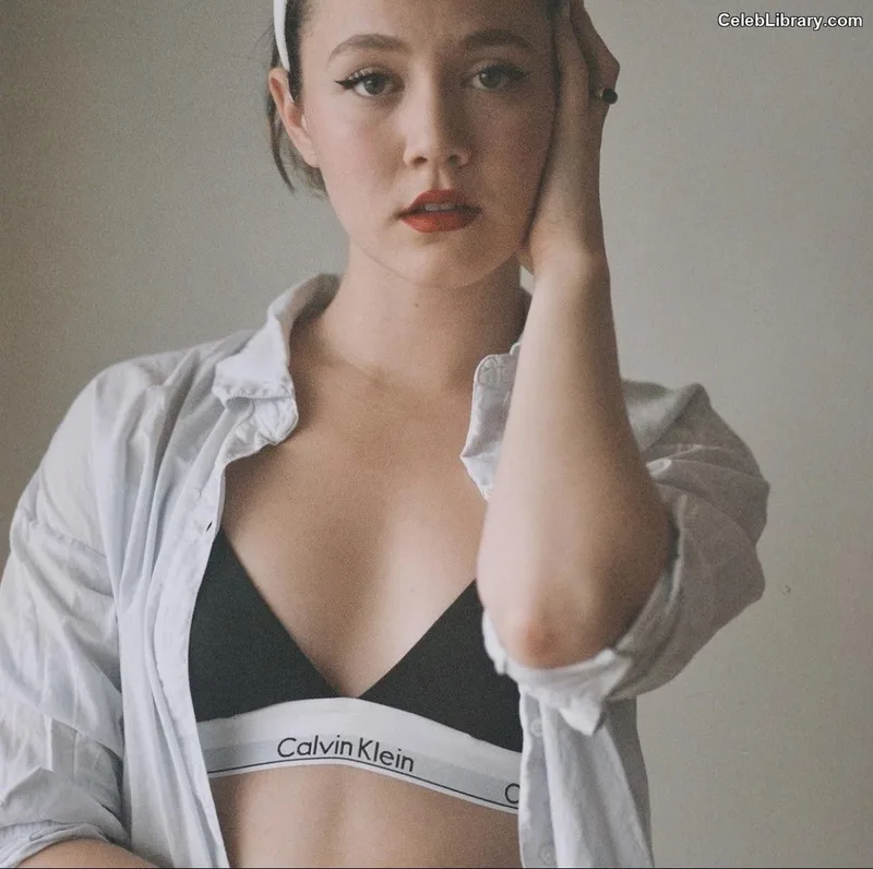 Iris Apatow photo 11 of 208