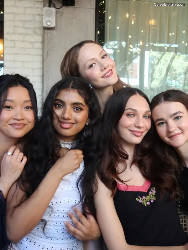 Iris Apatow photo 22 of 208