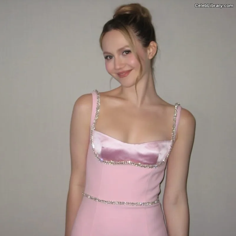 Iris Apatow photo 5 of 208