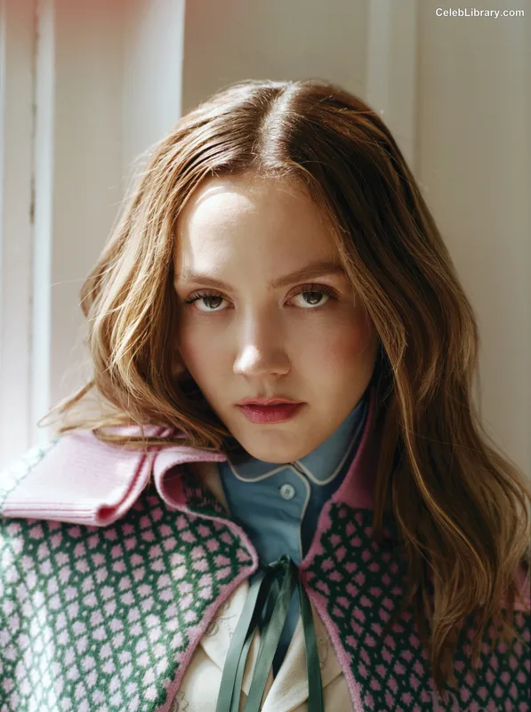 Iris Apatow photo 10 of 208