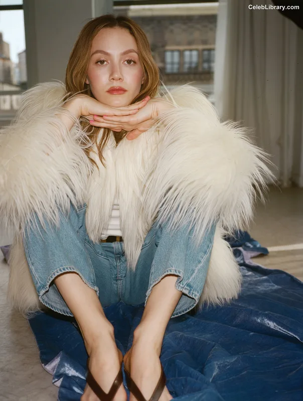 Iris Apatow photo 13 of 208