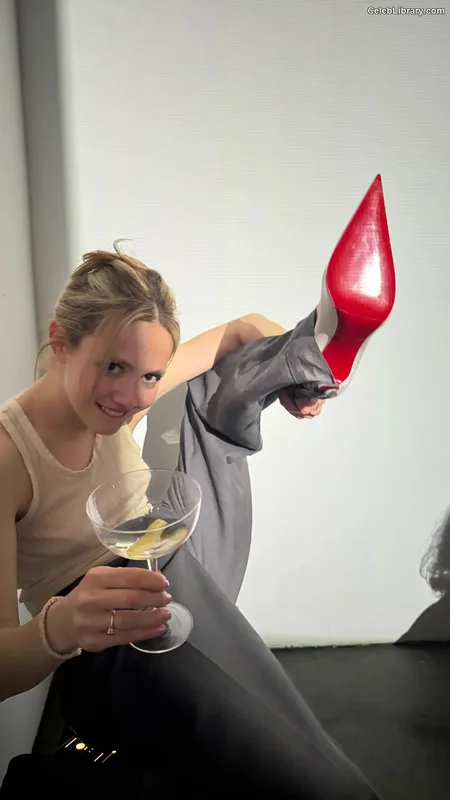 Iris Apatow photo 24 of 208