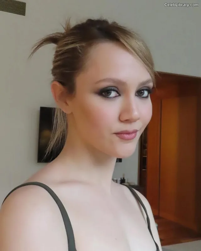Iris Apatow photo 1 of 208