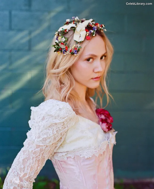 Iris Apatow photo 2 of 208