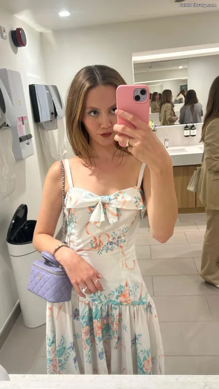 Iris Apatow photo 10 of 208