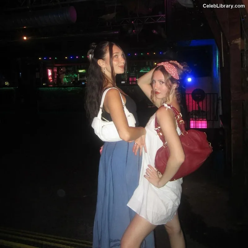 Iris Apatow photo 17 of 208