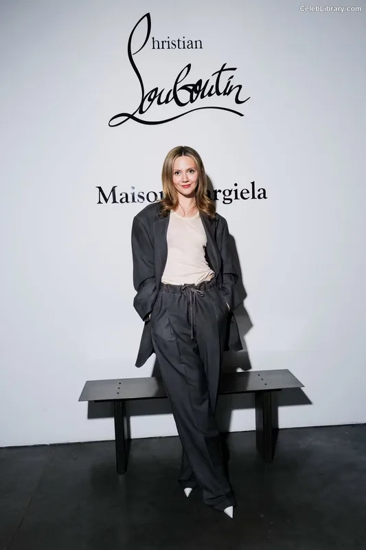 Iris Apatow photo 18 of 208
