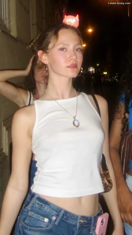 Iris Apatow photo 24 of 208