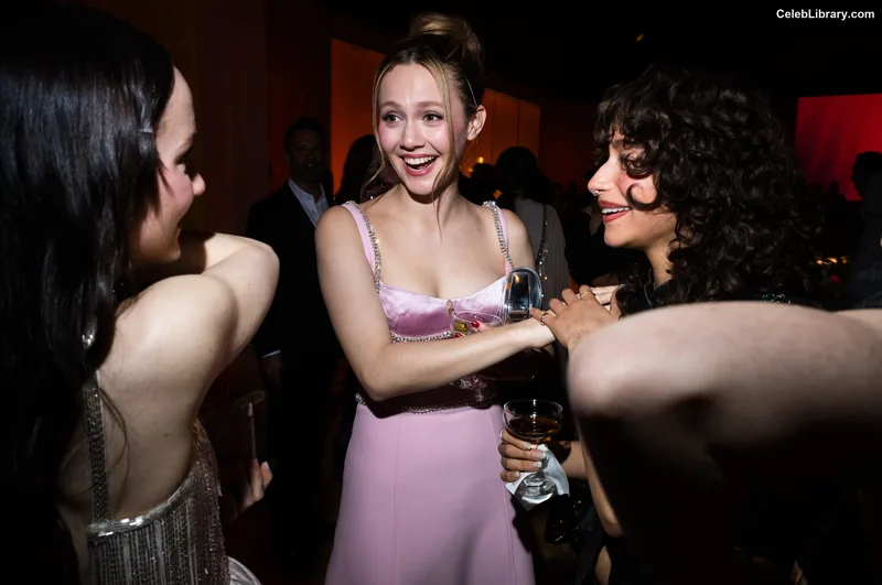 Iris Apatow photo 17 of 208