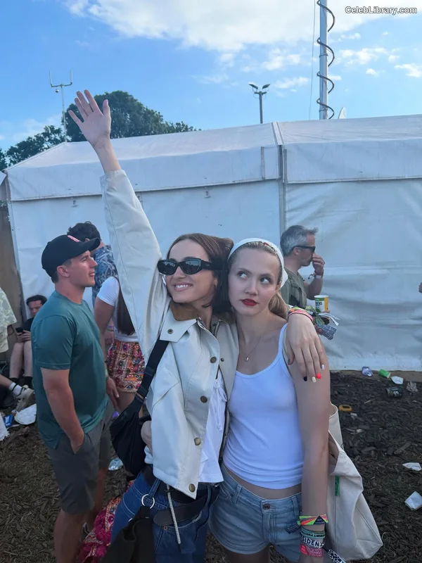 Iris Apatow photo 8 of 208