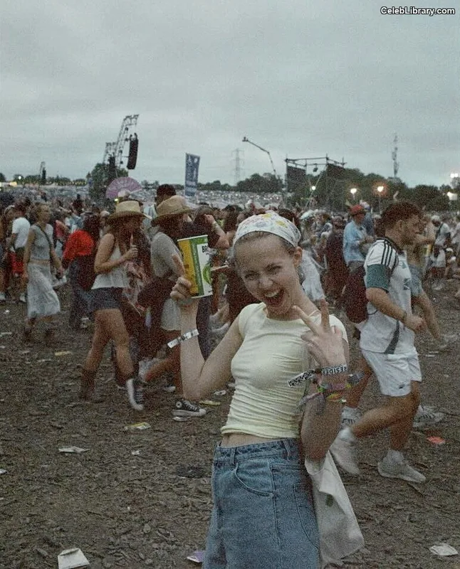 Iris Apatow photo 10 of 208