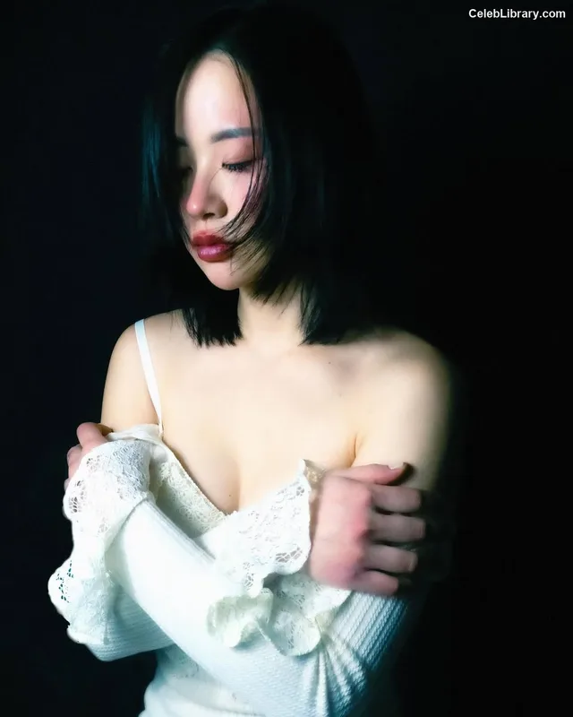 Iris Biidan photo 3 of 98