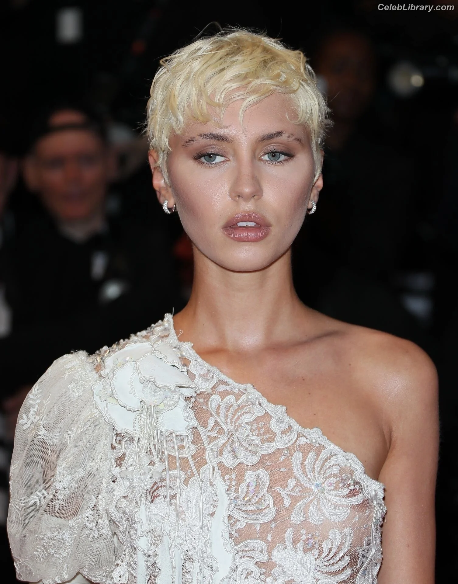 Iris Law photo 20 of 402