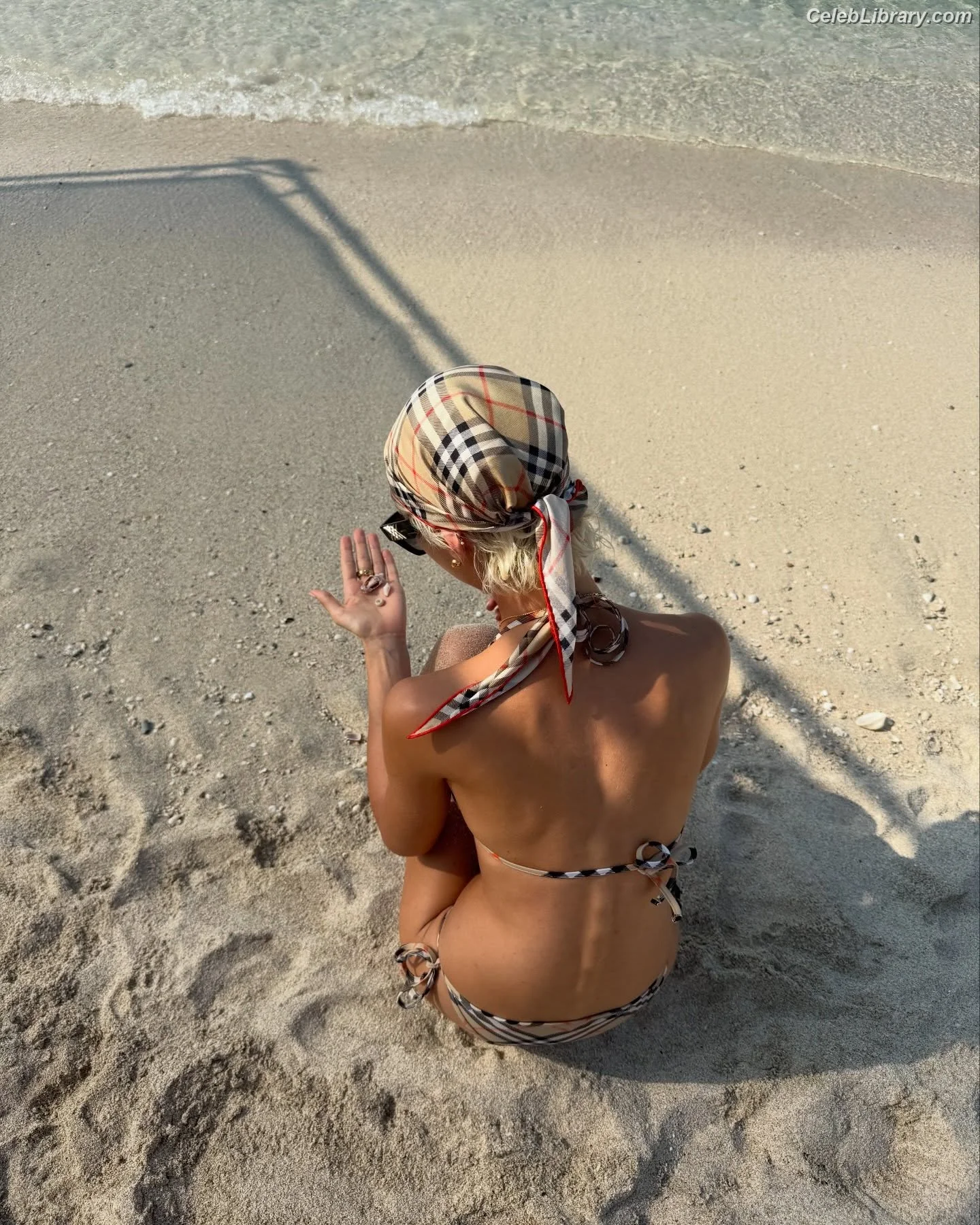 Iris Law photo 1 of 402
