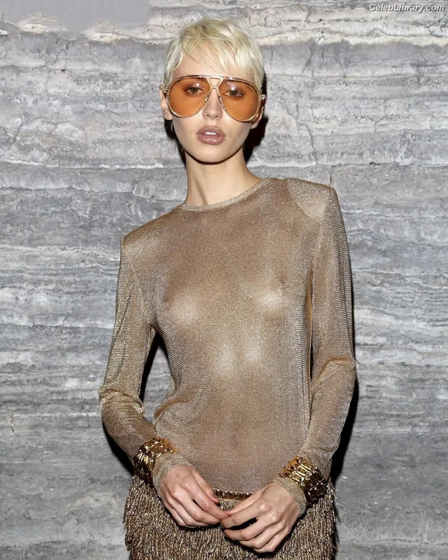 Iris Law photo 3 of 403