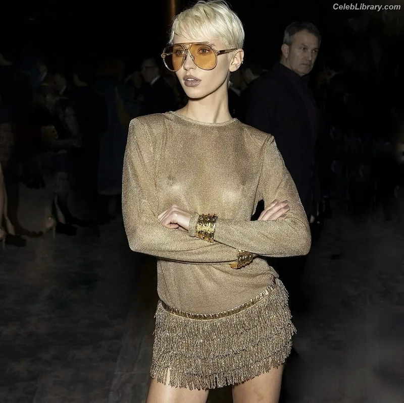 Iris Law photo 8 of 403