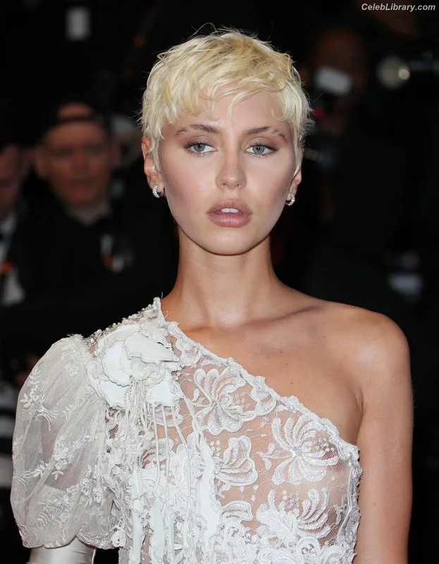 Iris Law photo 21 of 403