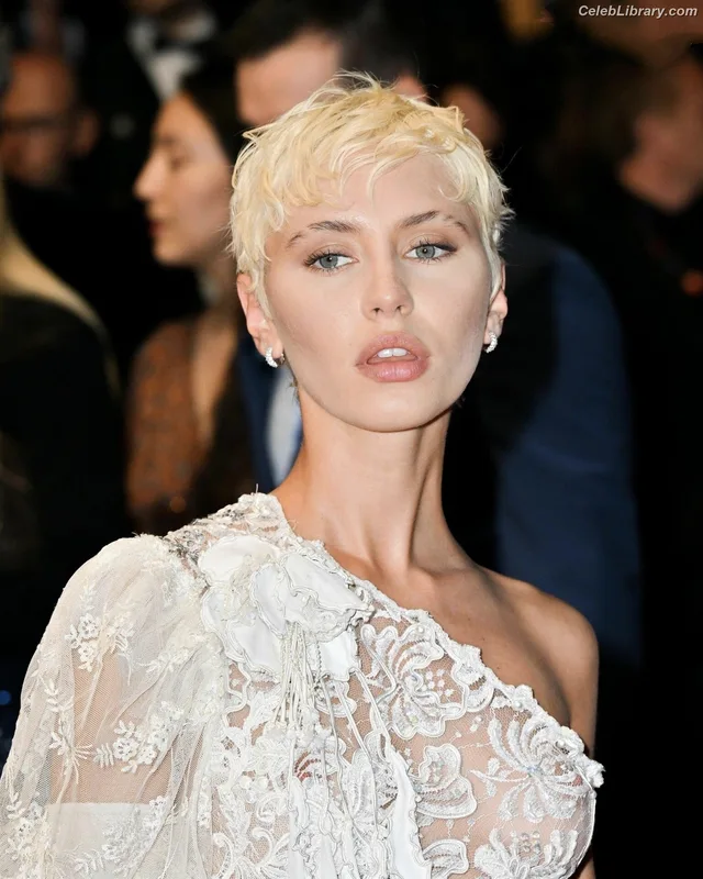 Iris Law photo 11 of 403