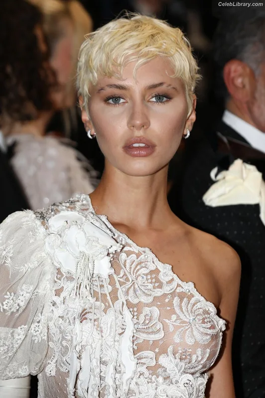 Iris Law photo 1 of 403