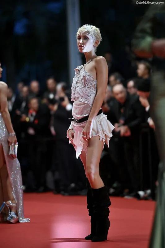 Iris Law photo 4 of 403
