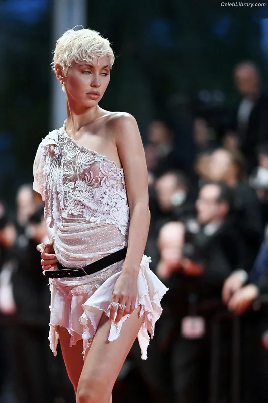 Iris Law photo 6 of 403