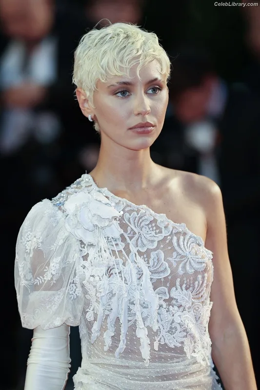 Iris Law photo 10 of 403