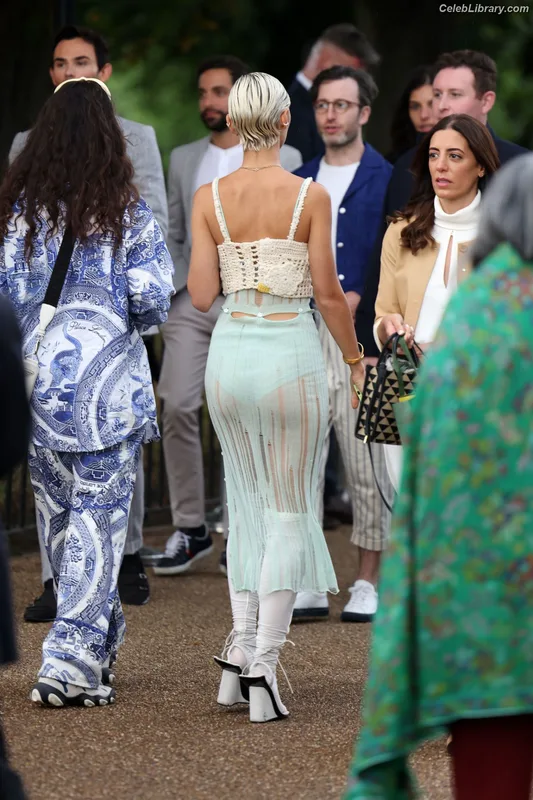 Iris Law photo 9 of 403