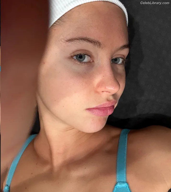 Iris Law photo 10 of 403