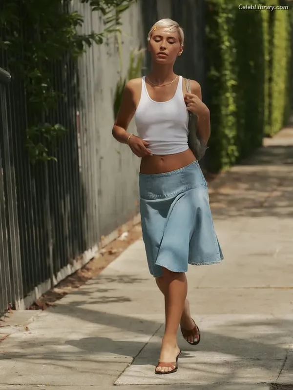 Iris Law photo 14 of 403
