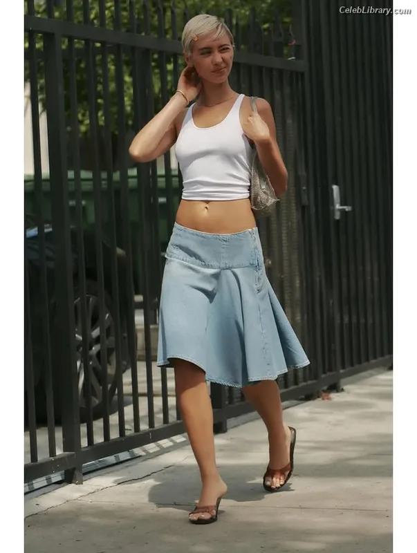 Iris Law photo 16 of 403